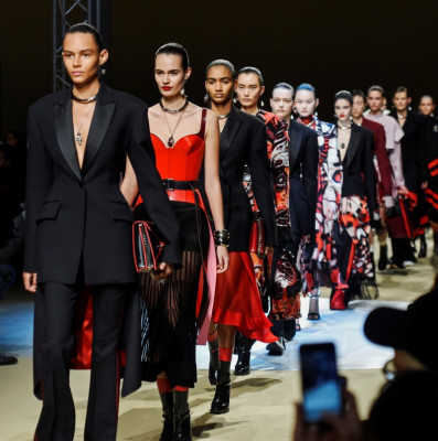 Alexander McQueen RTW Fall 2018