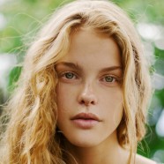 Model of the Week: Esther Lomb