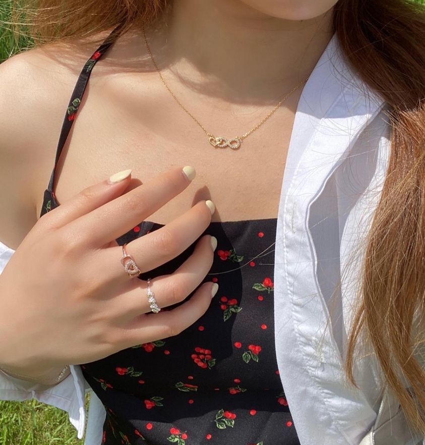 How To Accessorize A Black Dress