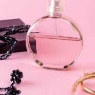 The Invisible Signature: Fragrance as a Model’s Ultimate Accessory